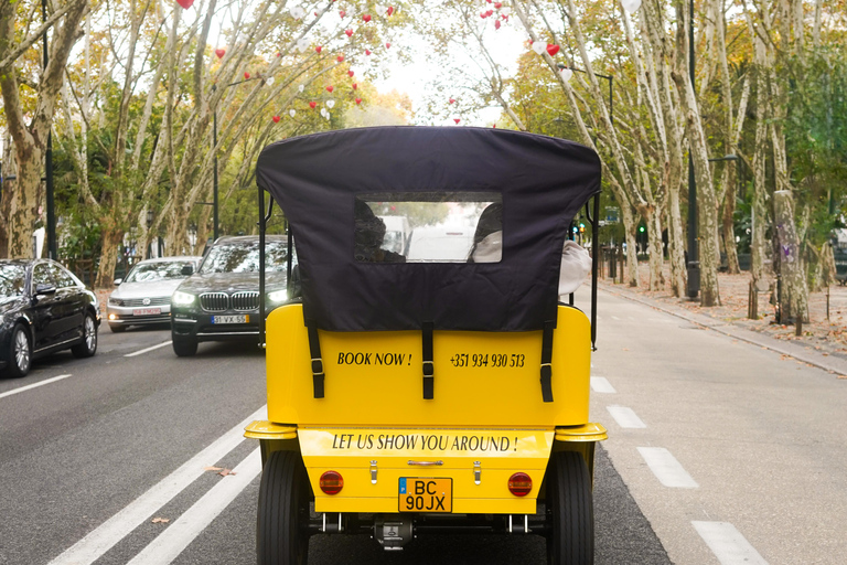 Lisboa: City tour de Tuk Tuk com carro antigoExplore Alfama + Chiado (passeio de 2 horas) em nossos carros antigos