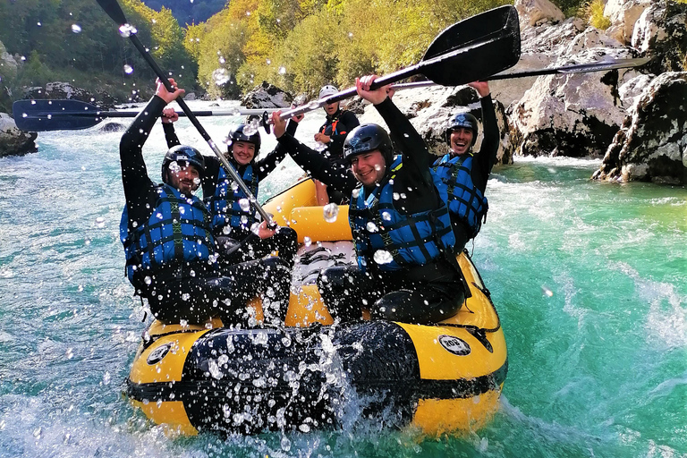 Bovec: Avontuurlijk raften op de rivier de Smaragd + GRATIS foto'sBovec: Avontuurlijk raften op de Emerald rivier + GRATIS foto