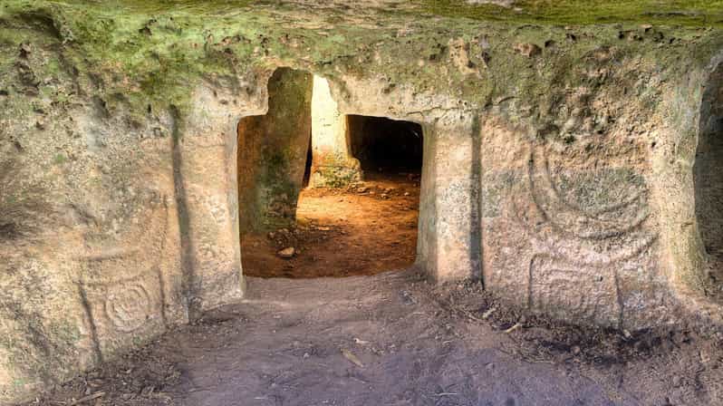 Alghero: Anghelu Ruju Necropolis with Audio Guides