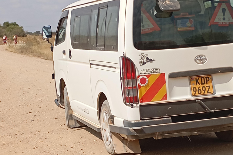 1-dniowa wycieczka do Parku Narodowego Nairobi i rejs łodzią po jeziorze NaivashaPrzejażdżka po parku narodowym Nairobi i rejs łodzią po jeziorze Naivasha