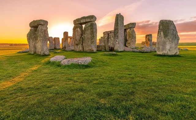 Visit Private Transfer between Central London & Stonehenge in Salisbury, England