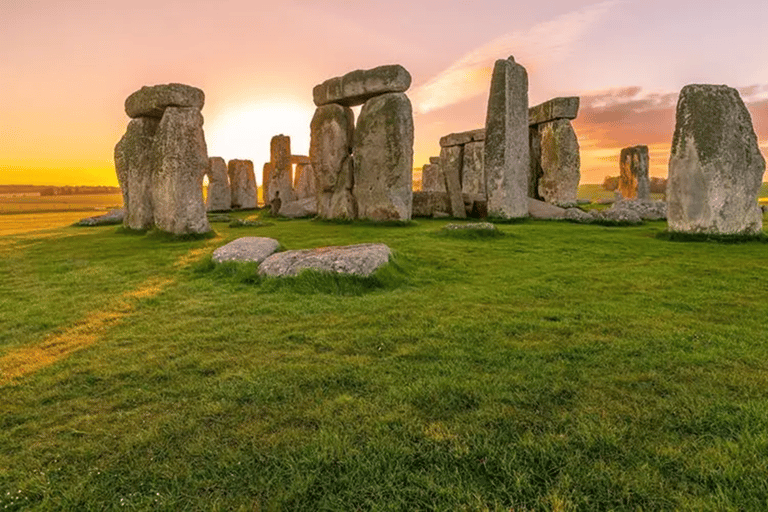 London: 10-hour Private Tour(Windsor Castle+Bath+Stonehenge)