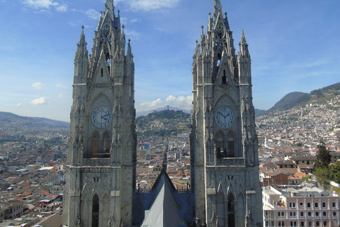 Upptäck Quito och världens medelpunkt: Historisk rundturStadsvandring komplett med biljetter och lunch ingår