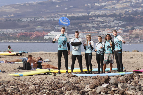 Playa de Las Americas: Lekcja grupowa surfingu z wyposażeniem