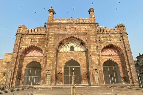 Varanasi: Tour di un giorno con giro in barca ed esplorazione di Sarnath