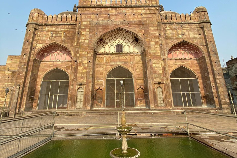 Varanasi: Tour di un giorno con giro in barca ed esplorazione di Sarnath