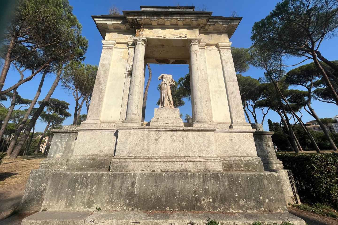 Scooter tour of Giardino degli Aranci, Gianicolo, and Garbatella