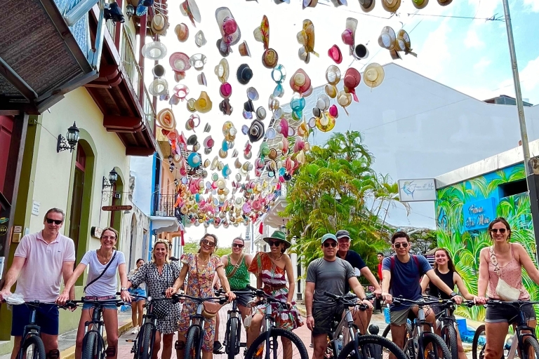 Comienzo del recorrido en bicicleta por Ciudad de Panamá en el Casco Viejo.