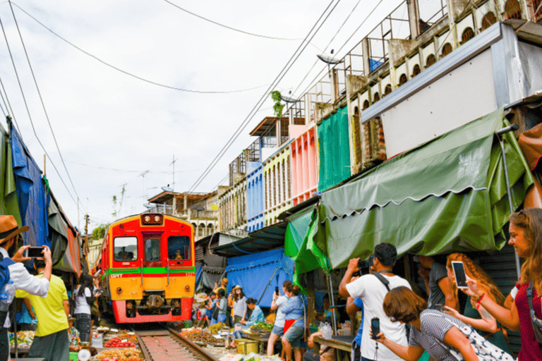 Tour del mercato galleggiante e del mercato di Maeklong | Noleggio privato da Bkk12 ore / Furgone / Mercato galleggiante