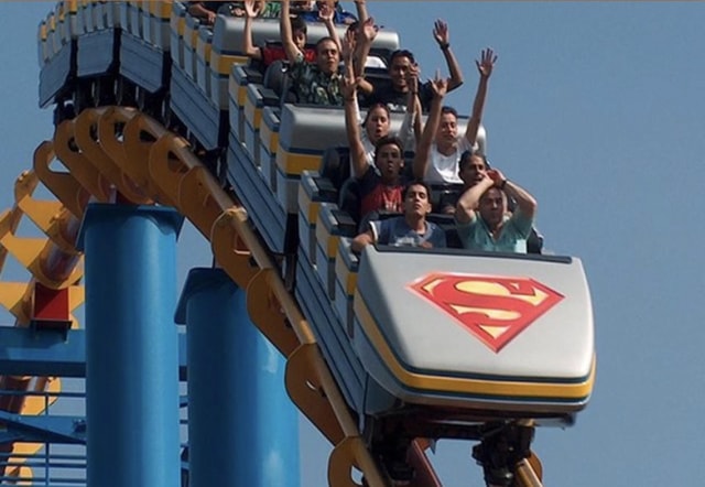 Mexico City: Six Flags Ticket + Hop-on Hop-off City Tour