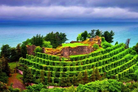 Botanische tuin van Batumi Petra Fort en miniaturenpark
