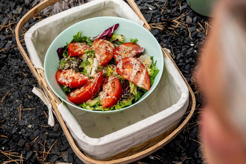 Oslo: Malmøya Guided Hike with Waffle & Salmon Experience