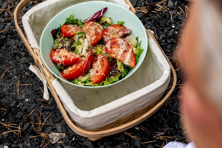 Oslo: Malmøya Guided Hike with Waffle & Salmon Experience