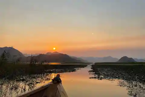 Romantic Sunset tour on Skadar lake with drinks and snacks