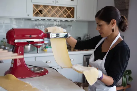 Venise : Cours de fabrication de pâtes avec un chef local + guitare en direct