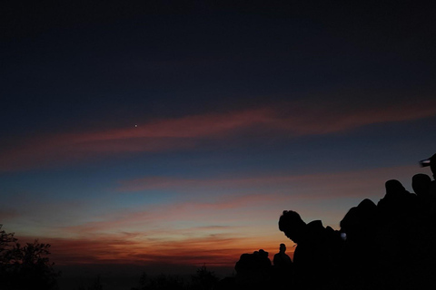从日惹出发的日出西库尼尔山和迪恩高原之旅从日惹到日出 Sikunir 和 Dieng 高原之旅
