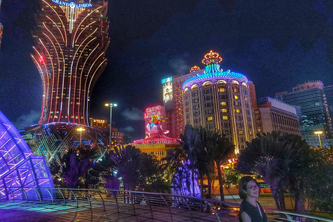 Macau Night City Tour｜Private Limo Tour with Driver-Guide 5 hours | 9 seater Van - Max for 8 pax