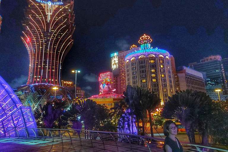 Macau Night City Tour｜Private Limo Tour with Driver-Guide 5 hours | 9 seater Van - Max for 8 pax