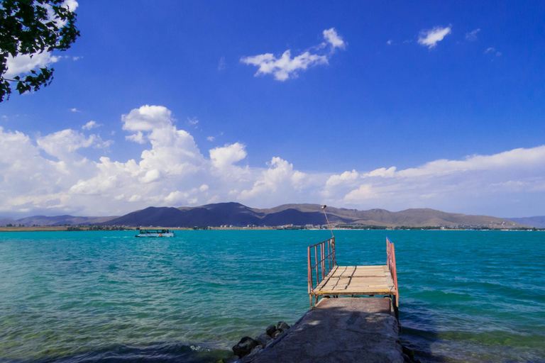 From Tbilisi: Armenia Day Trip with Lake Sevan & Yerevan