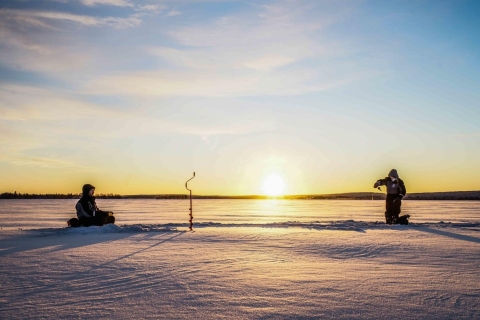 Ice Fishing Experience Tour & Barbeque - Small Group