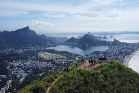 Rio de Janeiro:Wandeling met twee broers, mooiste uitzicht van RioTwo Brothers Trail in Vidigal, mooiste uitzicht op Rio