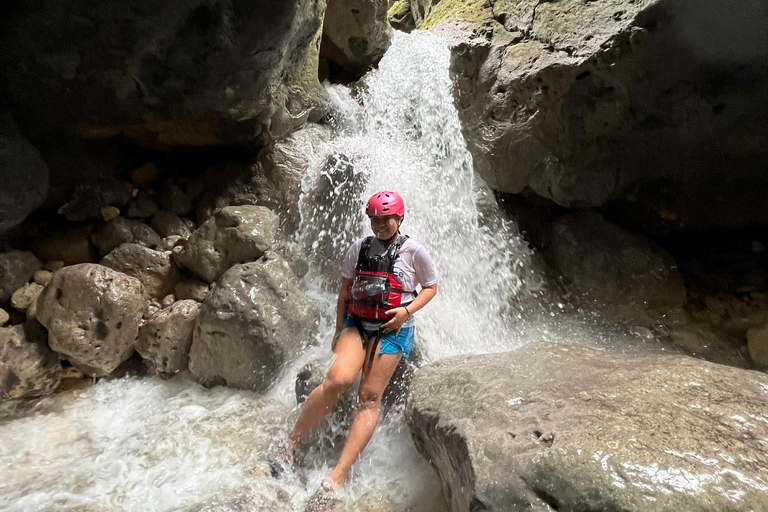 Avventura con squali balena e canyoning a Oslob