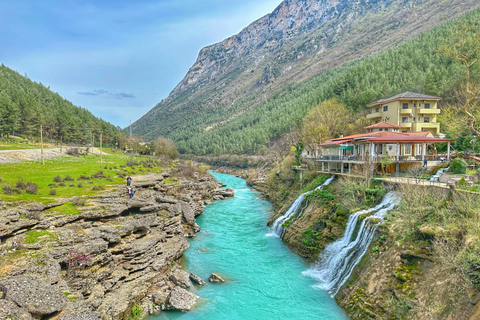 Från Tirana: Gjirokastra UNESCO gamla stan &amp; Belshi Lake