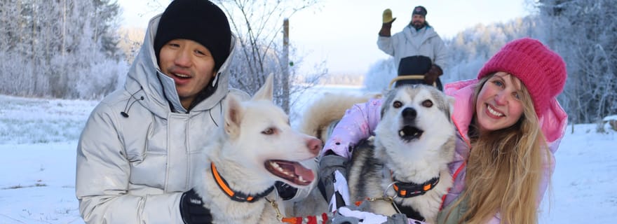 Lappeenranta : visite d'une ferme de huskies, promenade en traîneau et tipi