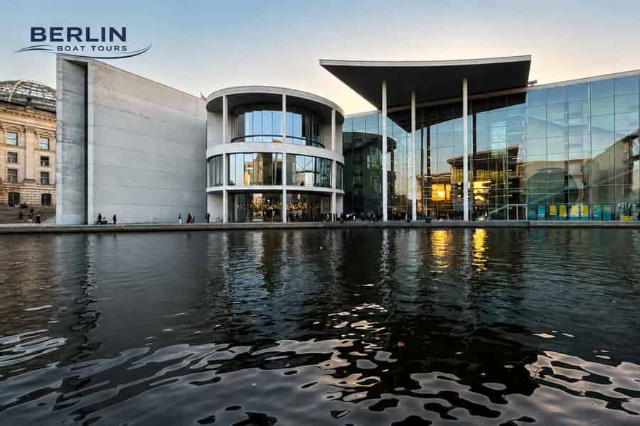 Bootstour in Berlin mit Blick auf Sehenswürdigkeiten und Live-Guide DE/EN. Foto: GetYourGuide Bootstour in Berlin mit Blick auf Sehenswürdigkeiten und Live-Guide DE/EN. Foto: GetYourGuide