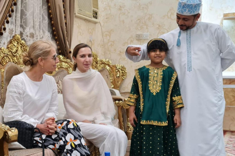 Omani Hospitality: Authentic Family Dinner Experience