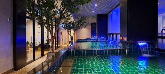 Bangkok: Healthworld Onsen Day Pass & Optional Massage/Scrub