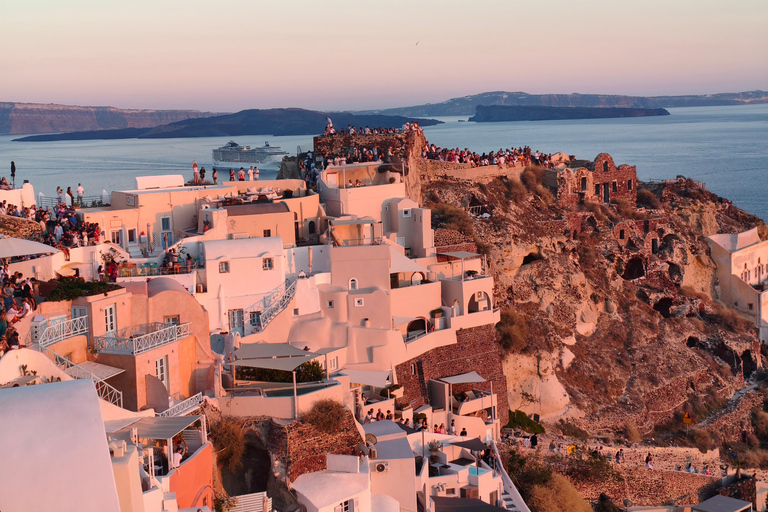 Santorini: Private Tour with Local Guide and Transportation Santorini: Guided Tour with Transportation & Local Guide 3h