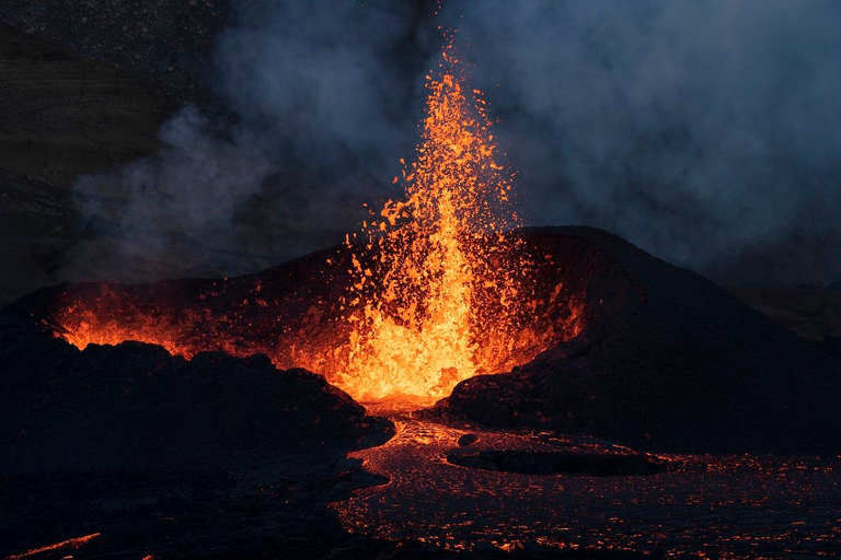 Desde Mesina Excursión de un Día al Volcán Etna, Bodegas y TaorminaExcursión de un día al Volcán Etna, Bodegas y Taormina desde Mesina