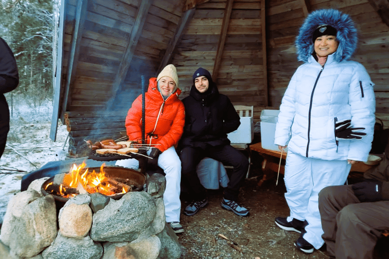 Avventura di pesca sul ghiaccio a Levi con zuppa di salmoneAvventura di pesca sul ghiaccio a Levi con la zuppa di salmone