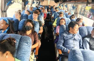 Kathmandu: Nach Pokhara Tagesbus | Premium-Sofa-Sitzplätze