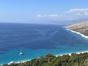 Tour in barca a Saranda con ombrellone gratuito