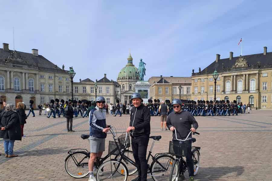 Kopenhagen: 2,5-stündige 'Must See' Fahrradtour mit einem ortskundigen Guide. Foto: GetYourGuide