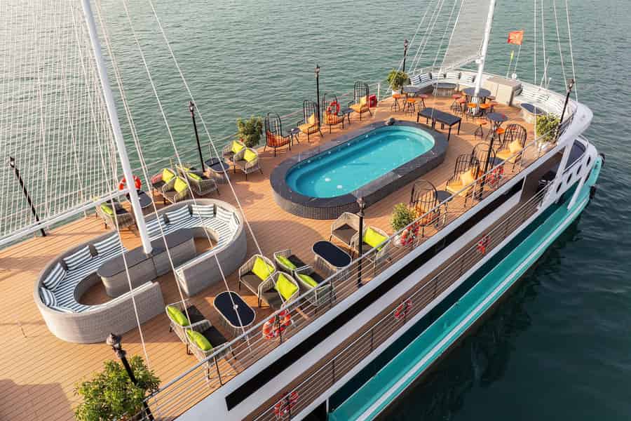 Hanoi: Luxus-Tageskreuzfahrt in der Halong-Bucht – Kajak, Titop, Höhle. Foto: GetYourGuide Hanoi: Luxus-Tageskreuzfahrt in der Halong-Bucht – Kajak, Titop, Höhle. Foto: GetYourGuide