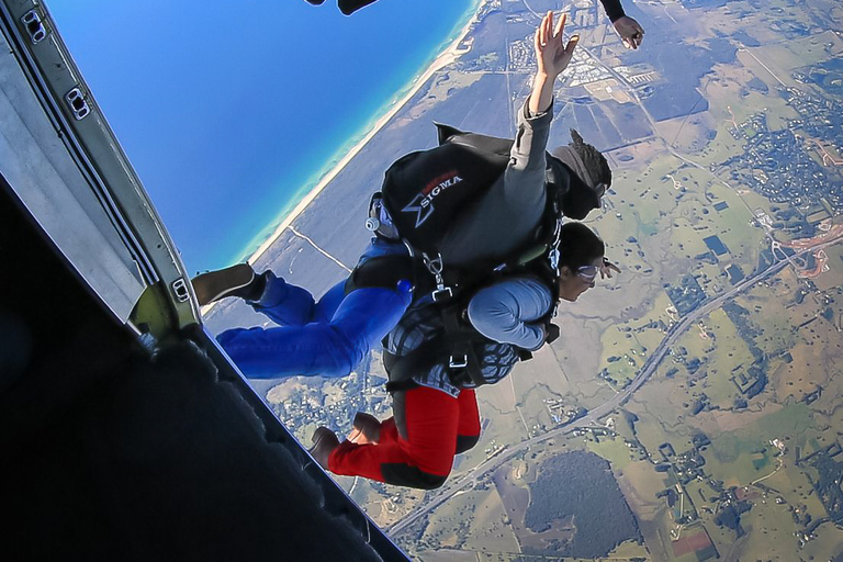 From Brisbane: Byron Bay Tandem Skydive with Transfer Byron Bay Tandem Skydive & Brisbane Transfer Tues & Thurs