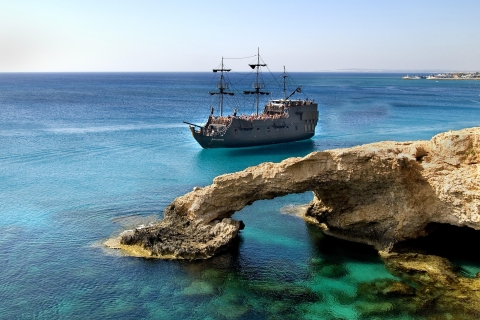 Ayia Napa: Crucero en barco pirata Perla Negra con espectáculo de cañonesCrucero Perla Negra con traslado