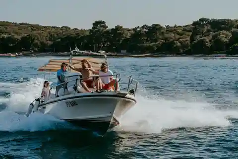 Privat tur med båt N.P. Brijuni & Blå grottan & öarna