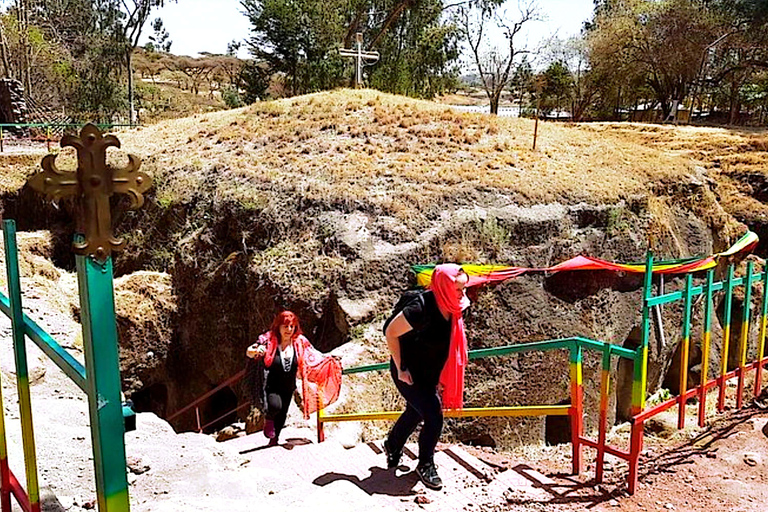 Excursión de un día Adadi Maryam, Tiya steal y Melka Kunture