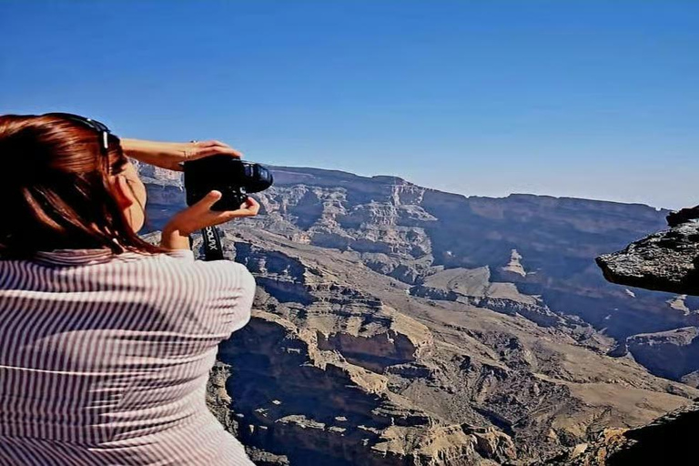 Muscat: Jebel Shams Balcony Walk & Wadi Nakhr Shared Tour