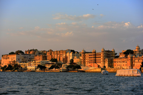 Depuis Udaipur : Visite privée d&#039;UdaipurUdaipur : Visite privée du palais de la ville avec guide privé