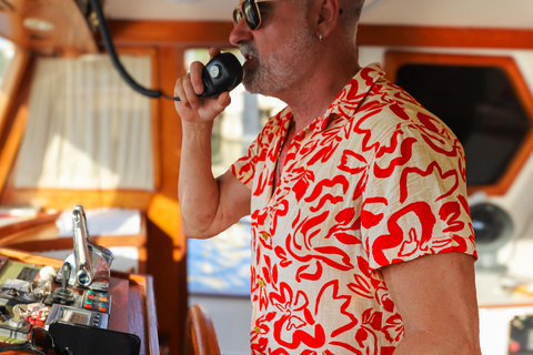 Seville: Flamenco life music Yacht Cruise, Tapas & Drinks Private Yacht Flamenco life music Cruise, Wine beers & tapas