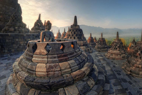 Yogyakarta:Amanecer en el Monte Merapi, Subida a Borobudur y Prambanan