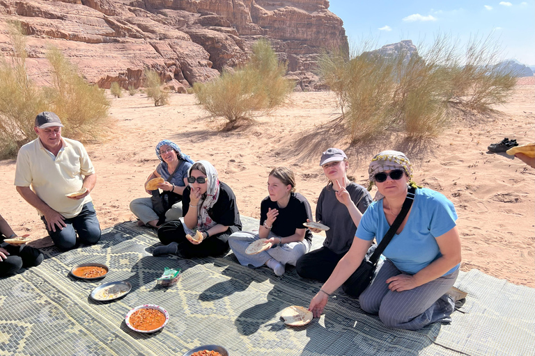 Wadi Rum: Czterogodzinna prywatna wycieczka jeepem z Beduinem