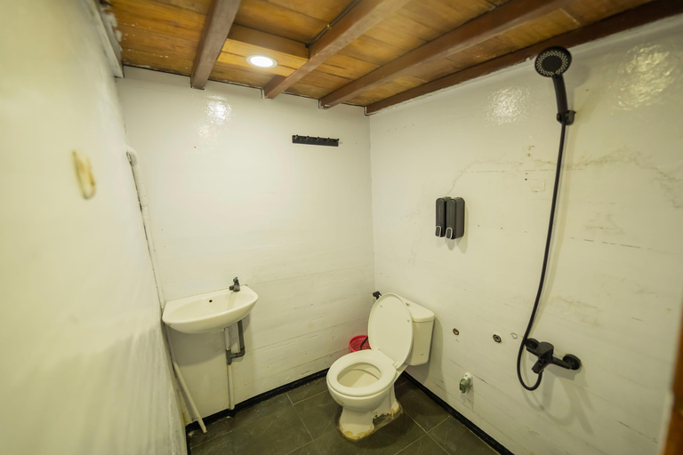 3D2N Budget Komodo Liveaboard with Shared Cabin