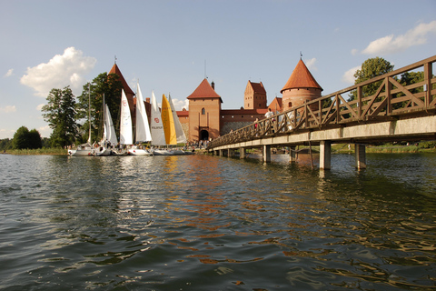 From Vilnius: Trakai Eco-Friendly Half Day Trip By Train
