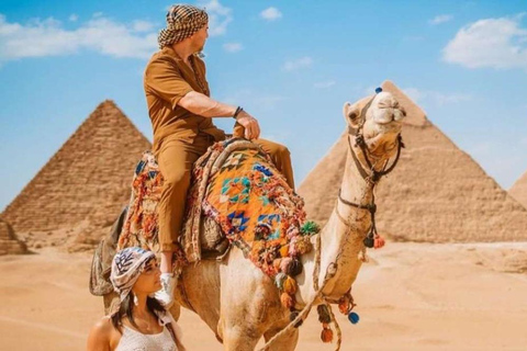 Hurghada: Giza Pyramids Day Trip with Nile Boat Tour Option Tour with Nile Boat Cruise